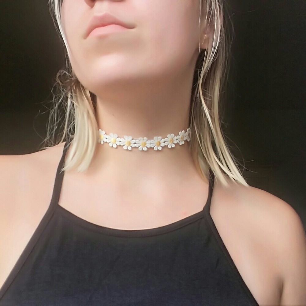Daisy Choker